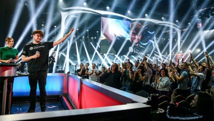 FNC鏖战三局逆转C9，英雄联盟瑞士轮锁定最后八强席位